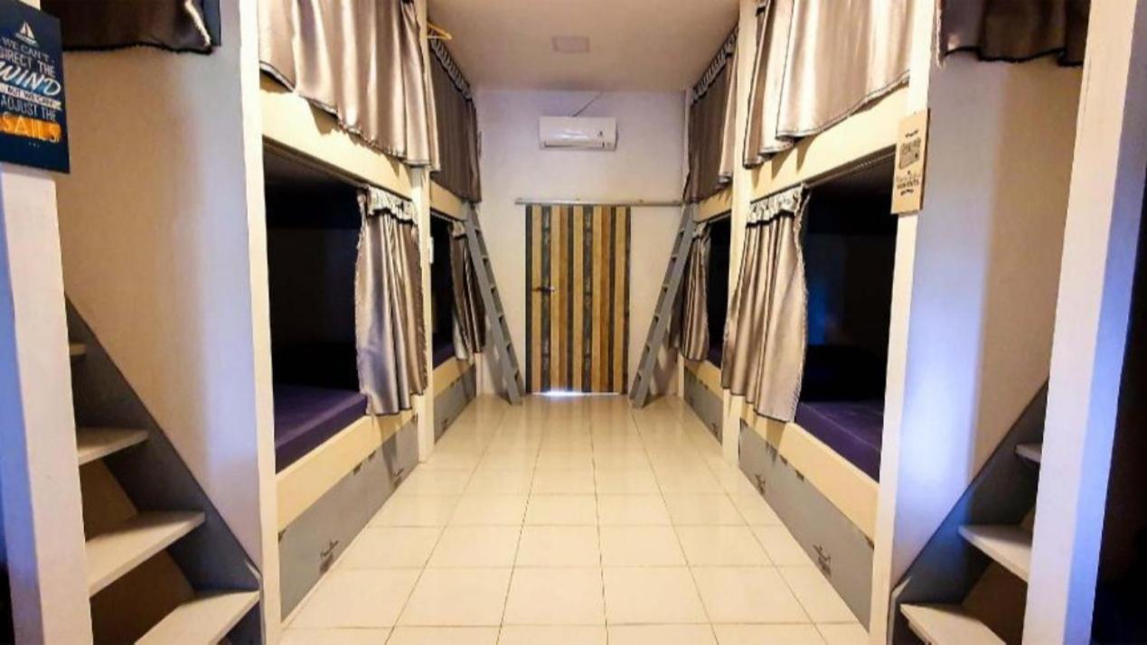 Tiny Room Hostel Toyapakeh Экстерьер фото